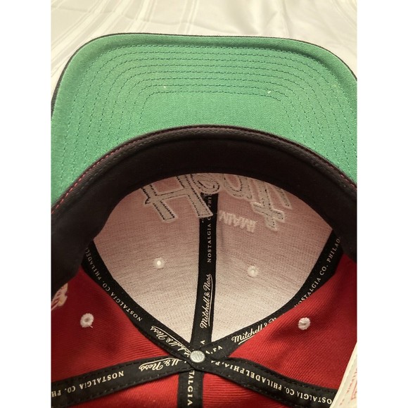Mitchell And Ness Miami Heat Hardwood Classics SnapBack Hat Basketball - Picture 6 of 8